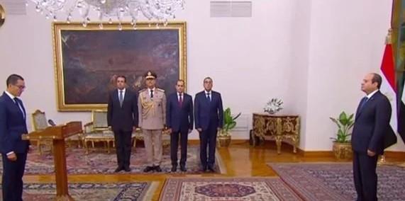 حسن محمد يؤدى اليمين الدستورية وزيرا للاستثمار والتجارة الخارجية