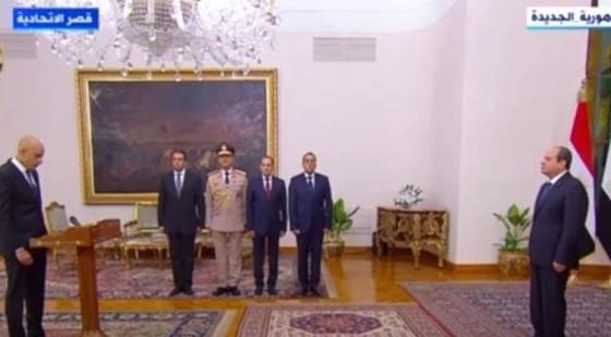 محمد عبداللطيف يؤدى اليمين الدستورية وزيرا للتربية والتعليم
