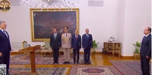 كريم بدوي يؤدى اليمين الدستورية وزيرا للبترول