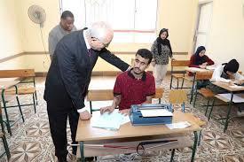 طلاب الثانوية المكفوفون يؤدون امتحان الجغرافيا والفيزياء لطلاب مدارس المتفوقين