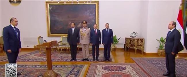 المستشار محمود فوزي يؤدى اليمين الدستورية وزيرا للشؤون النيابية والقانونية