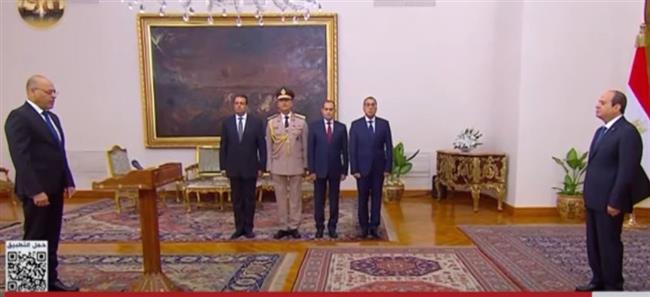 محمد جبران يؤدى اليمين الدستورية وزيرا العمل