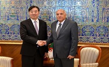   وزير الخارجية الجزائري يبحث مع مبعوث الصين لشئون الشرق الأوسط تعزيز العلاقات الثنائية