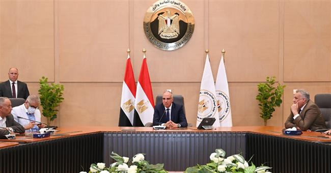 القيادات والعاملين بالري يتقدمون بالتهنئة لـ هاني سويلم على تجديد الثقة