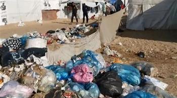  أونروا : أطنان من النفايات تُحاصر خيام النازحين وسط قطاع غزة