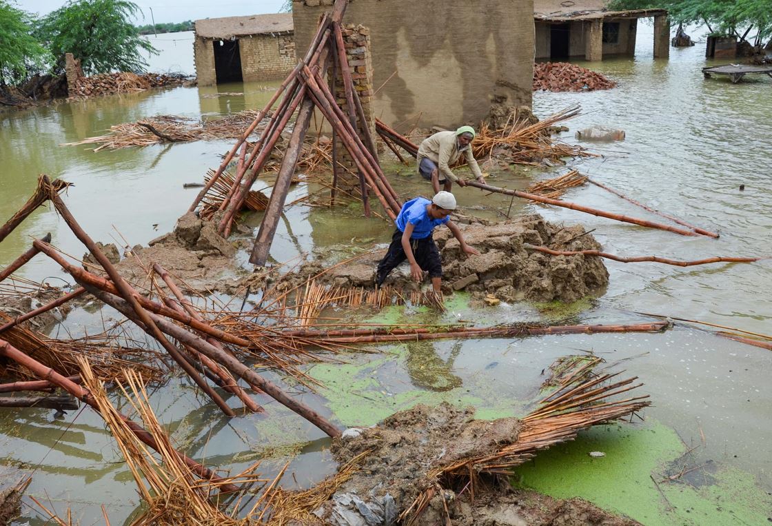 مصرع 14 شخصًا جراء الفيضانات العارمة شمال غرب باكستان
