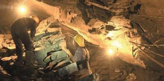 مصرع 5 عمال بعد انهيار منجم للفحم شمال فيتنام