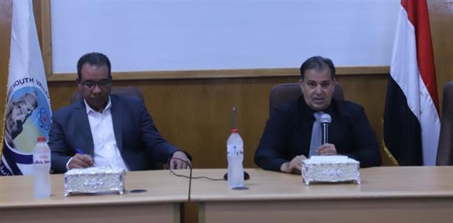 رئيس جامعة جنوب الوادي يترأس الاجتماع الأول لفريق عمل مشروع "تواصل"