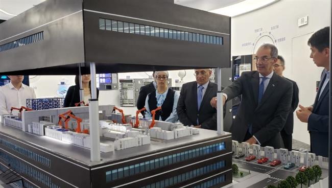 وزير الاتصالات يبحث مع "Tsinghua Unigroup" الصينية إنشاء مركز لتطوير أشباه الموصلات