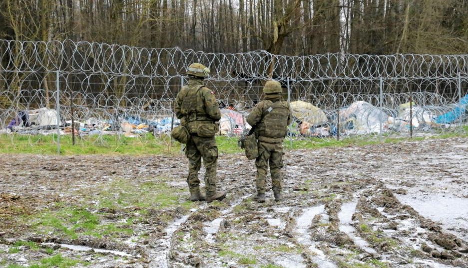 بولندا تنشر 17 ألف جندي على حدودها مع بيلاروسيا