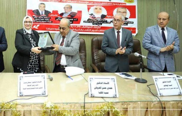 نائب رئيس جامعة الزقازيق تشهد فعاليات ملتقى توظيف التعليم الثالث بكلية التربية