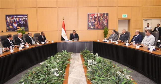 لن أسمح بالتهاون أو التقصير.. تفاصيل أول اجتماع لوزير الإسكان الجديد  