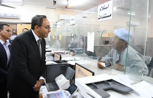 في أولى جولاته الميدانية.. محافظ قنا يفاجئ المركز التكنولوجي بالوحدة المحلية