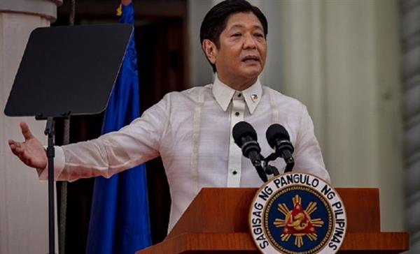 رئيس الفلبين يأمر الجيش بتهدئة التوترات في بحر الصين الجنوبي