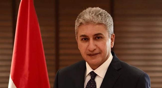 وزير السياحة والآثار يتفقد الإدارات وسير العمل بمقر الوزارة بالعاصمة الإدارية