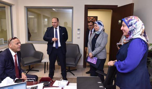 وزير العمل يَتفقد مكاتب العاملين بمقر العاصمة الإدارية.. ويؤكد: بابي مفتوح أمام الجميع
