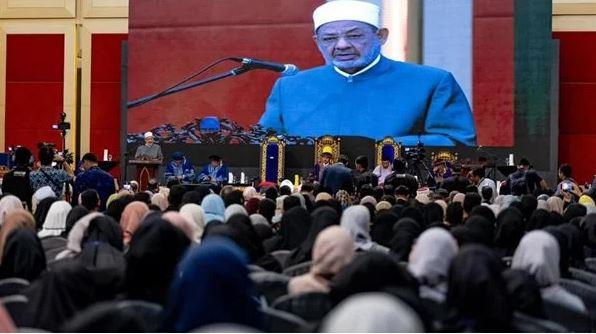 شيخ الأزهر : الوسطية لا تعرف الإقصاء ولا شيطنة المخالفين وتدعم وحدة المسلمين