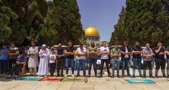 40 ألف فلسطيني يؤدون صلاة الجمعة في رحاب المسجد الأقصى وسط إجراءات إسرائيلية مشددة