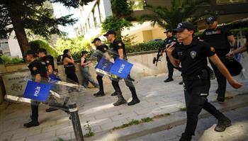   الشرطة التركية تعتقل 13 شخصا علي خلفية العنف ضد السوريين في قيصري