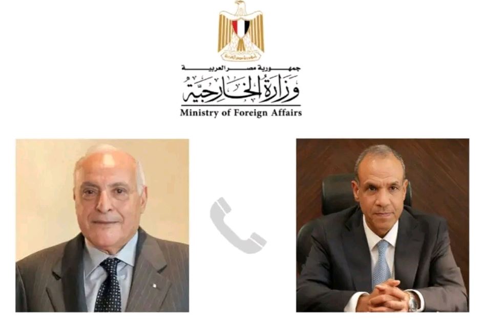 وزير الخارجية والهجرة يتلقى اتصالًا هاتفيًا من نظيره الجزائري