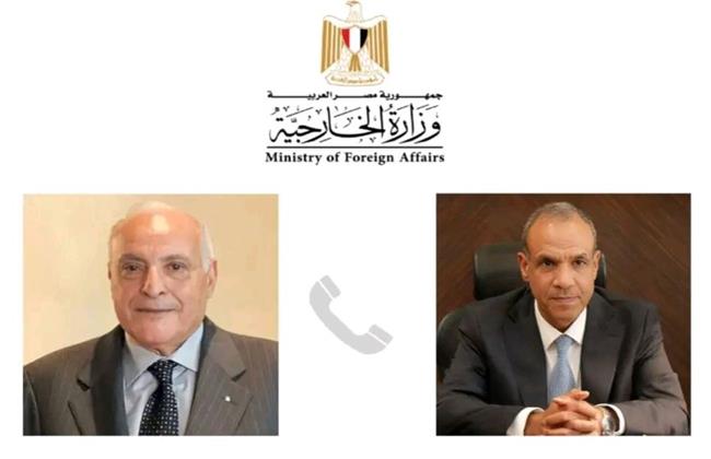 وزير الخارجية والهجرة يتلقى اتصالًا هاتفيًا من نظيره الجزائري