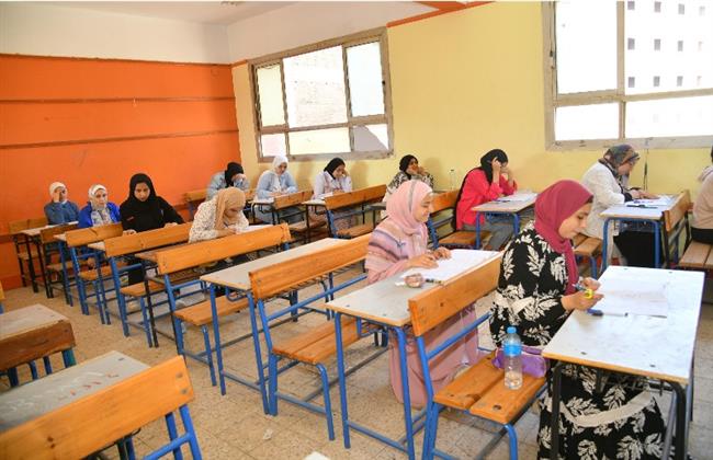 بحضور وزير التعليم الجديد.. بدء أول امتحانين في الثانوية العامة 