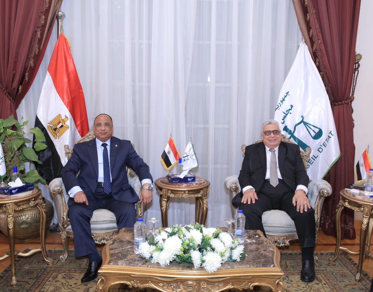 المستشار أحمد عبدالحميد عبود يستقبل رئيس هيئة قضايا الدولة لتقديم التهنئة.. صور