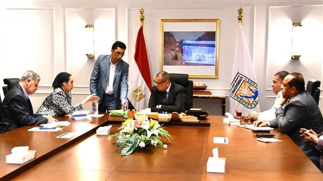 محافظ جنوب سيناء يتابع منظومة تراخيص المحال التجارية ويوجه بتسهيل الإجراءات