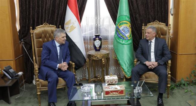 الفريق أسامة ربيع يقدم التهنئة لمحافظ الإسماعيلية ويبحث سبل تعزيز التعاون المشترك 
