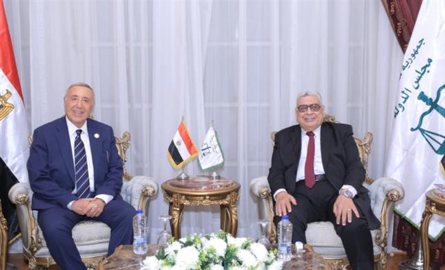 لتهنئته بمنصبه الجديد.. رئيس مجلس الدولة يستقبل رئيس المحكمة الدستورية العُليا 