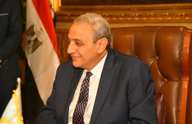 محافظ الغربية يتابع استمرار أعمال رصف طريق الشين قطور