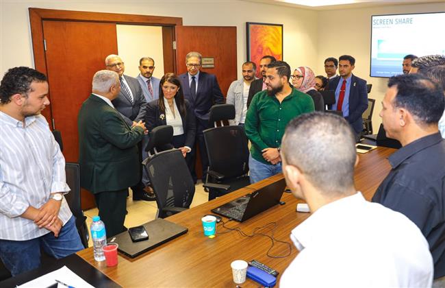 وزيرة التخطيط والتعاون الدولي تتابع سير العمل بديوان عام الوزارة