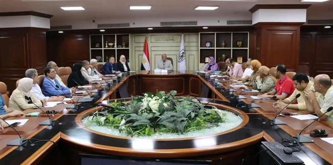 بني سويف .. السكرتير العام يعقد اجتماعًا لمتابعة موقف تحصيل رسوم خدمات الإدارة المتكاملة للمخلفات