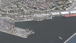 إعلام إسرائيلى: استهداف سفينتين إيرانيتين وصلتا إلى ميناء اللاذقية بسوريا