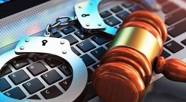 غرامة 20 ألف جنيه والحبس شهر لشاب هدد فتاة عبر مواقع التواصل