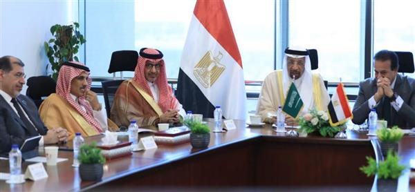 عبدالغفار يبحث مع وزير الاستثمار السعودي تعزيز سبل التعاون في القطاع الصحي