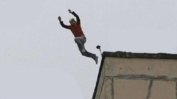 جهود مكثفة لكشف ملابسات سقوط شخص من أعلى عقار بمدينة نصر