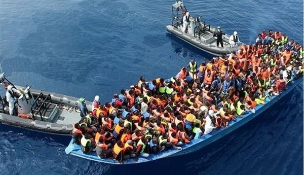 بينهم ثلاثة قاصرين.. السلطات الإيطالية تنقذ 41 مهاجرا غير شرعي