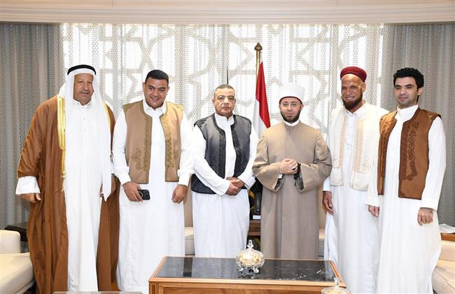 وزير الأوقاف يستقبل وفدًا من شيوخ مطروح وشمال سيناء
