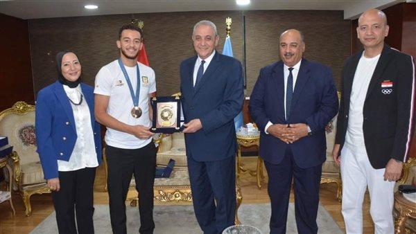 محافظ الغربية يستقبل محمد السيد بطل برونزية باريس 2024