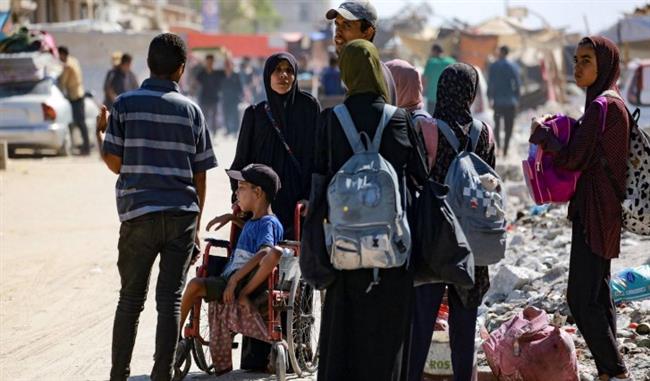 نزوح عشرات الآلاف من الفلسطينيين من الأحياء الشرقية لـ خان يونس