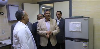 محافظ الجيزة يتفقد سير العمل بمستشفى الصف المركزى والوحدة الصحية بالأخصاص 