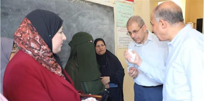 محافظ المنيا يتابع مشروعات حياة كريمة بمركز ديرمواس