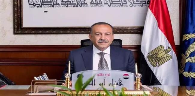 محافظ أسيوط يؤكد دعمه لصغار الحرفيين والشباب