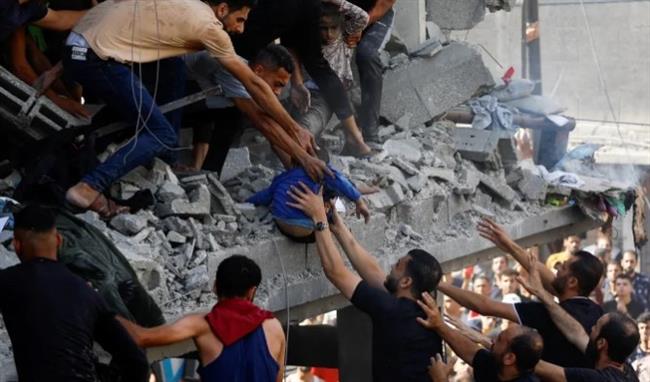 "الجارديان": أنقاض الدمار في غزة تخفي تحتها أهوال العديد من الضحايا الفلسطينيين