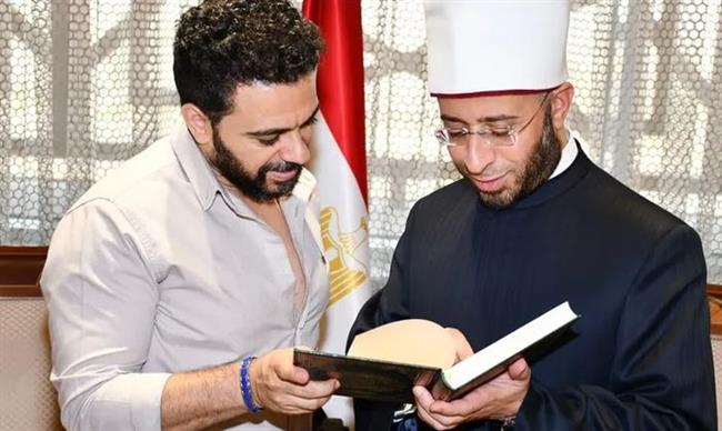 وزير الأوقاف يستقبل الفنان كريم الحسيني