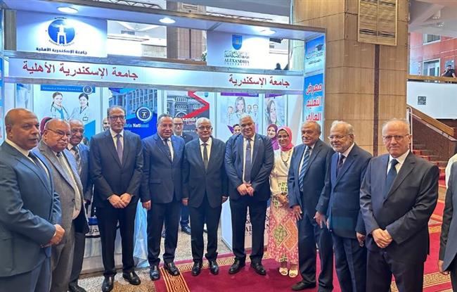جامعة برج العرب التكنولوجية تشارك بفاعلية في معرض التعليم العالي بالإسكندرية