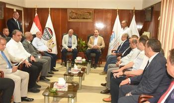 وزير قطاع الأعمال العام يلتقي بنواب البرلمان ومحافظ القليوبية