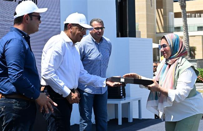 خلال تسليمه وحدات مدينة العلمين ..رئيس الوزراء : كورنيش عالميّ متاح لجميع المواطنين