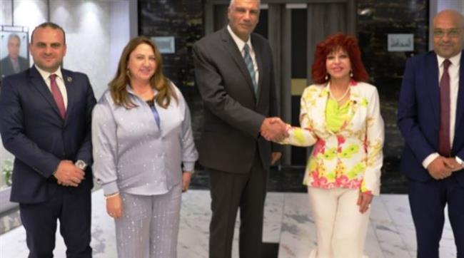 محافظ أسوان يبحث مع وفد اتحاد المستثمرات العرب "قمة الاستثمار العربي الإفريقي"
